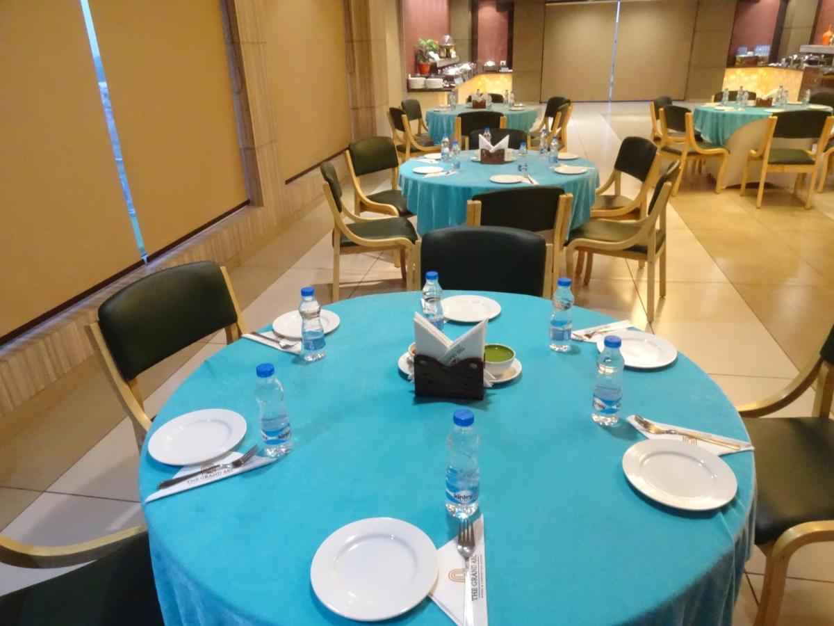 The Grand Arc Hotel & Convention Centre Shahjahanpur エクステリア 写真