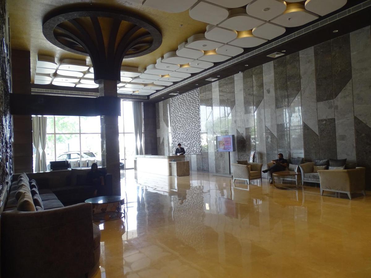The Grand Arc Hotel & Convention Centre Shahjahanpur エクステリア 写真