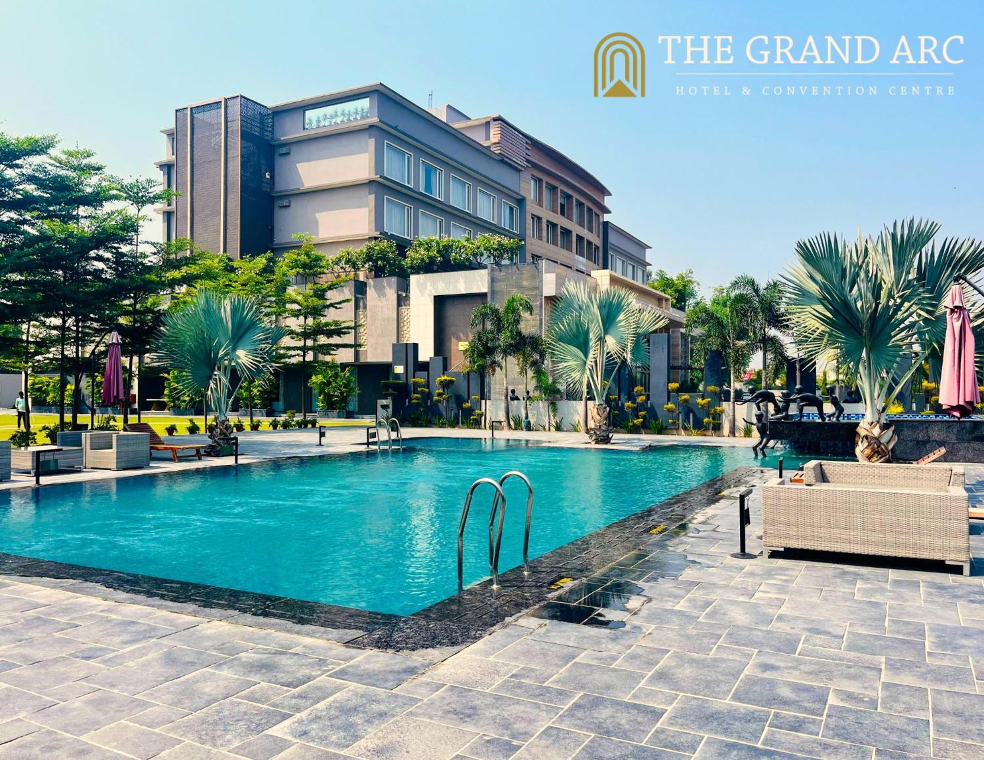 The Grand Arc Hotel & Convention Centre Shahjahanpur エクステリア 写真